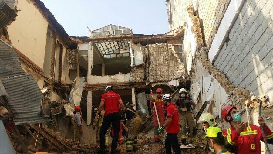 ریزش ساختمان سه طبقه در خیابان ظفر